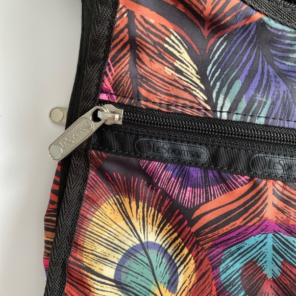 LeSportsac Peacock Feather Masquerade Bag Shoulder Crossbody Rainbow Pockets - Picture 3 of 11